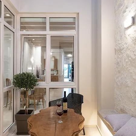 V77 Seafront Apartment Rethymno (Crete)