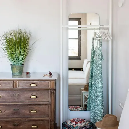 V77 Seafront Apartment *